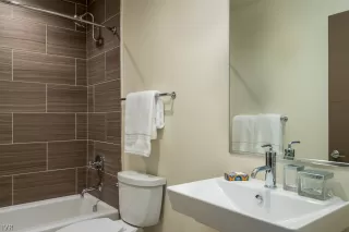 Photo #6: 1006089 Listing