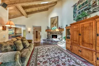 Photo #5: 1006180 Listing