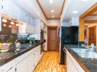 Photo #5: 1006197 Listing