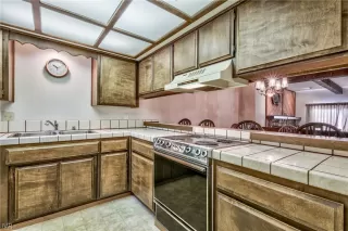 Photo #6: 1006205 Listing