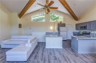 Photo #4: 1006285 Listing