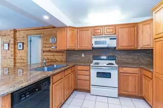 Photo #2: 1006286 Listing