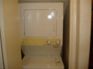 Photo #5: 1006292 Listing