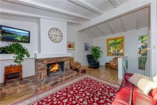 Photo #3: 1006308 Listing