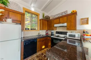 Photo #5: 1006308 Listing