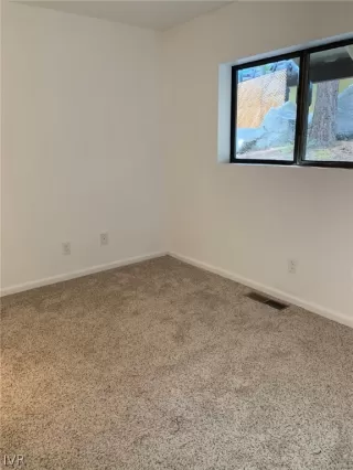 Photo #4: 1006339 Listing