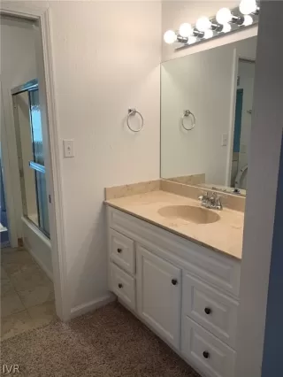 Photo #5: 1006339 Listing