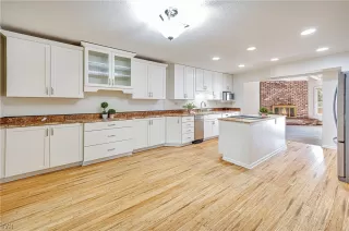 Photo #3: 1006381 Listing