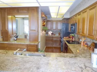 Photo #5: 1006398 Listing