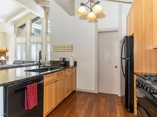 Photo #3: 1006491 Listing