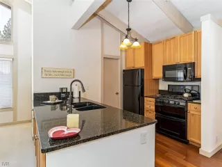 Photo #4: 1006491 Listing