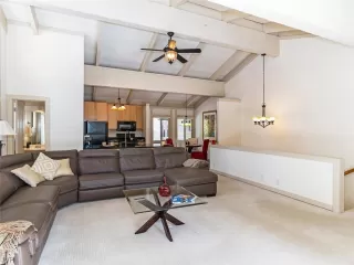 Photo #6: 1006491 Listing