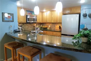 Photo #3: 1006497 Listing