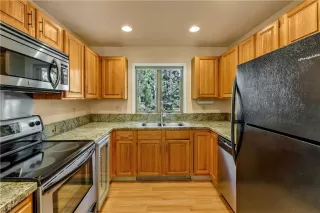 Photo #5: 1006519 Listing