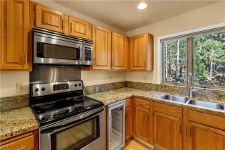 Photo #6: 1006519 Listing