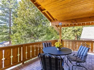 Photo #5: 1006547 Listing