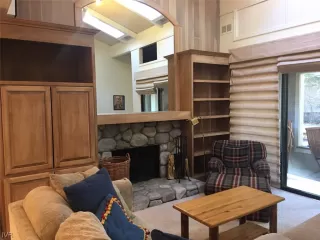 Photo #2: 1006567 Listing