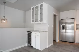 Photo #6: 1006572 Listing