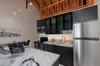 Photo #2: 1006578 Listing