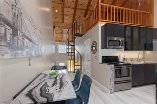 Photo #6: 1006578 Listing