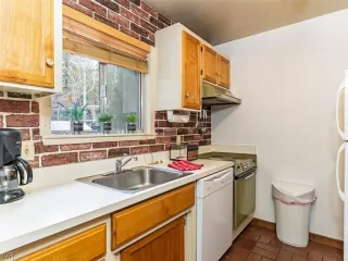 Photo #6: 1006586 Listing