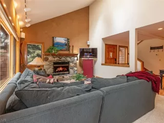 Photo #6: 1006614 Listing