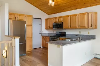 Photo #5: 1006636 Listing