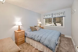Photo #4: 1006697 Listing