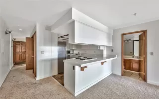 Photo #5: 1006719 Listing