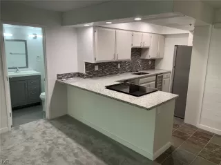 Photo #2: 1006746 Listing