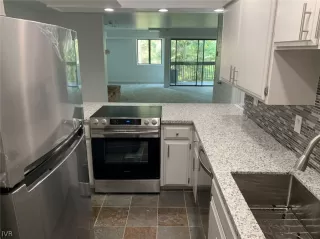 Photo #3: 1006746 Listing