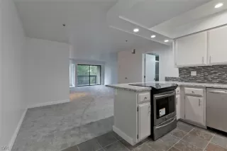 Photo #5: 1006746 Listing