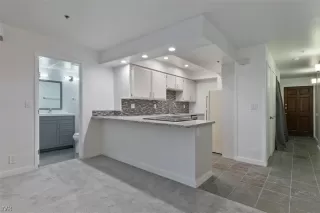 Photo #6: 1006746 Listing