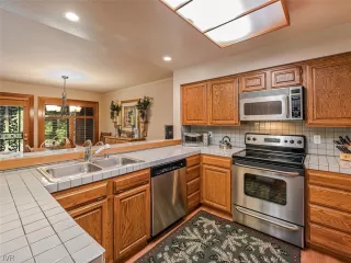 Photo #6: 1006753 Listing