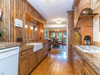 Photo #3: 1006754 Listing