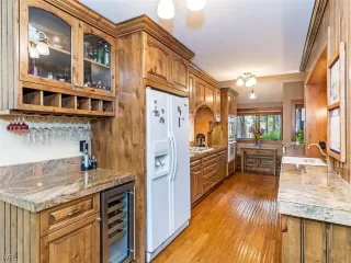 Photo #4: 1006754 Listing