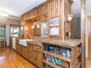 Photo #5: 1006754 Listing