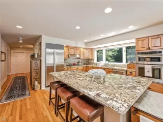 Photo #4: 1006808 Listing