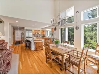 Photo #5: 1006808 Listing