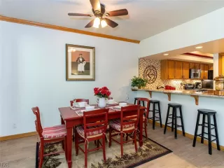 Photo #4: 1006809 Listing