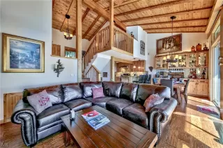 Photo #3: 1006868 Listing