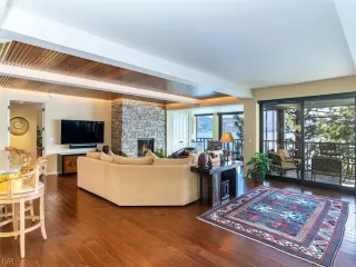 Photo #4: 1006876 Listing