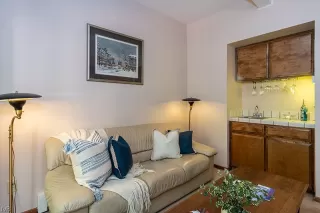 Photo #2: 1006940 Listing