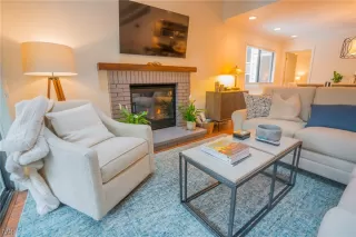 Photo #3: 1006947 Listing