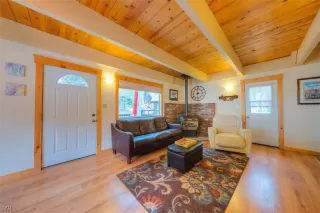 Photo #5: 1007975 Listing