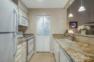 Photo #5: 1007990 Listing