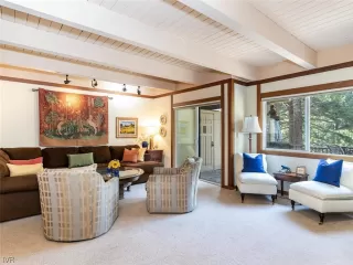 Photo #2: 1007997 Listing