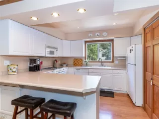 Photo #5: 1007997 Listing