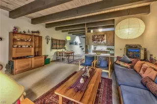 Photo #6: 1008012 Listing