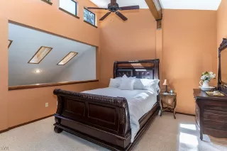 Photo #6: 1008040 Listing